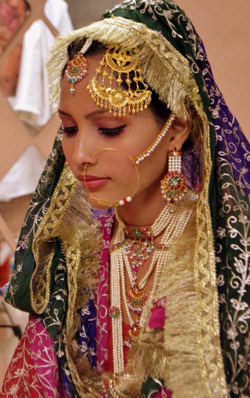 Islamic Wedding Dresses Worn During Nikah  Utsavpedia-8004